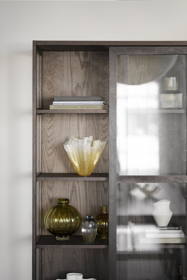 Hazelton vitrinszekrény - Barna