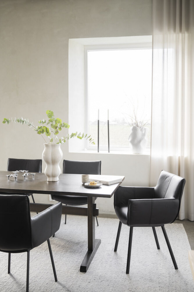 Karmstol 'Hinckley' - Fekete