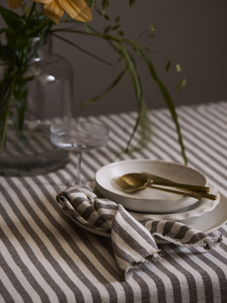 Terítő 'Gaby' 140x280 - Barna