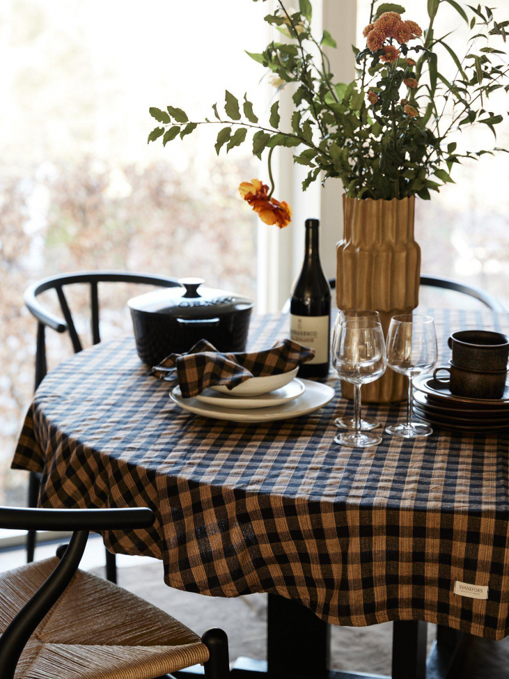 Terítő 'Ava' Kerek 180 - Barna