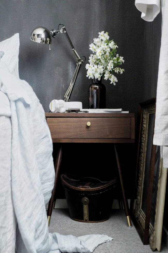 Prime éjjeliszekrény - Dió/Brassó