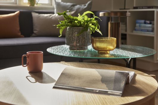 Oldalasztal 'Orbit' - Fekete