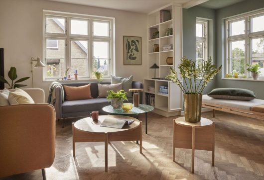 Oldalasztal 'Orbit' - Fekete