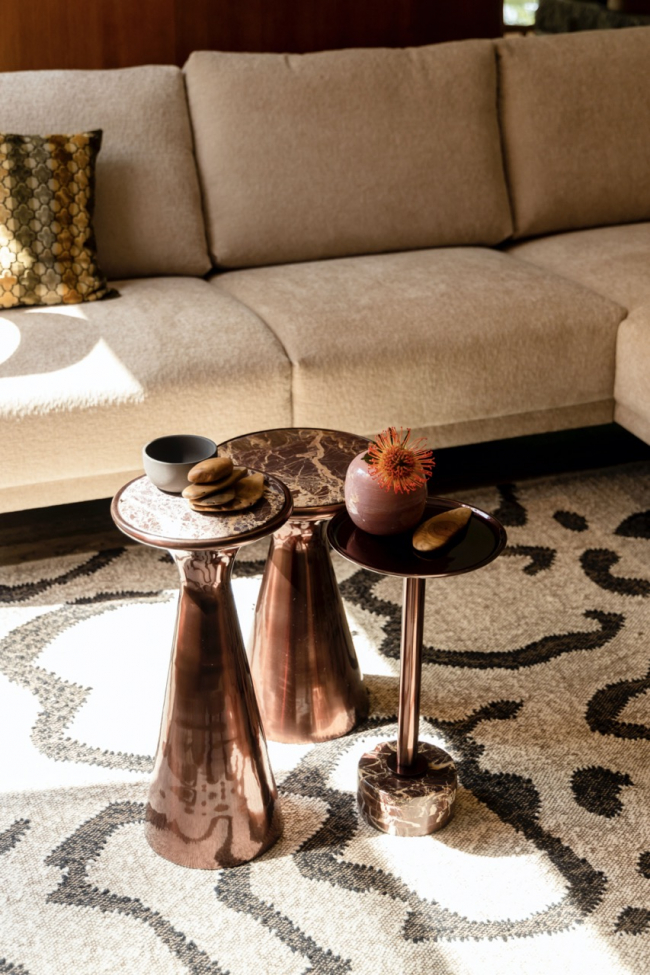 Oldalsó asztal 'Pose' – Barna