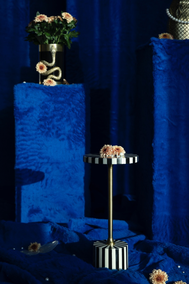 Oldalasztal 'Strike Lucky' - Fekete/Fehér