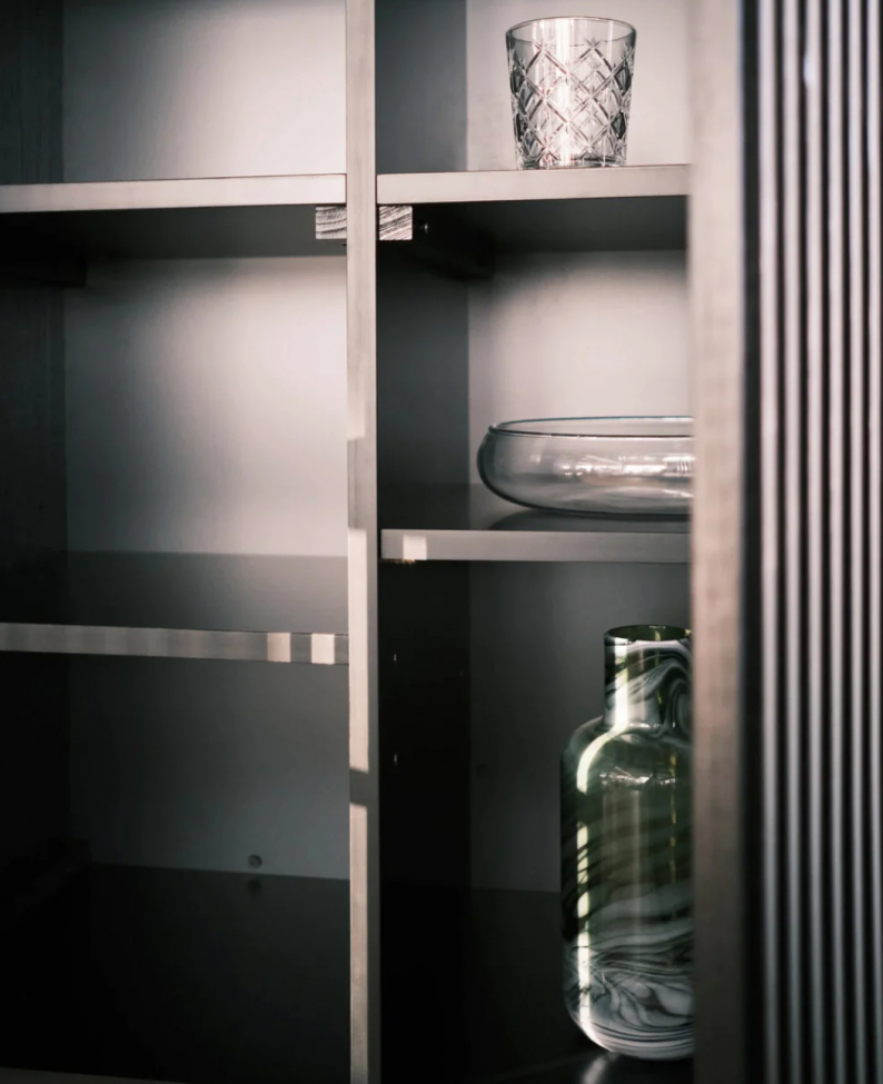 Magas pad 'Louvre' - Fekete