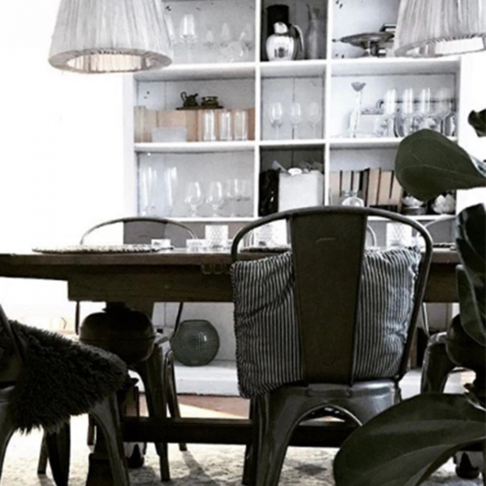 Sz&eacute;k 'Montmartre' - Matt Ac&eacute;l